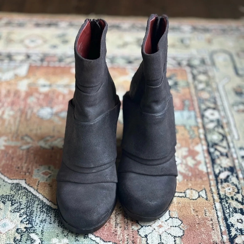 Women’s leather ankle boots